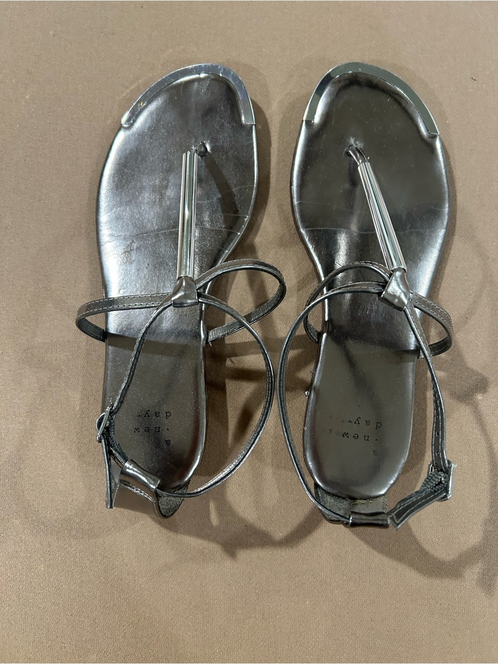 Classic Silver T-Strap Flat Sandals - Unbranded